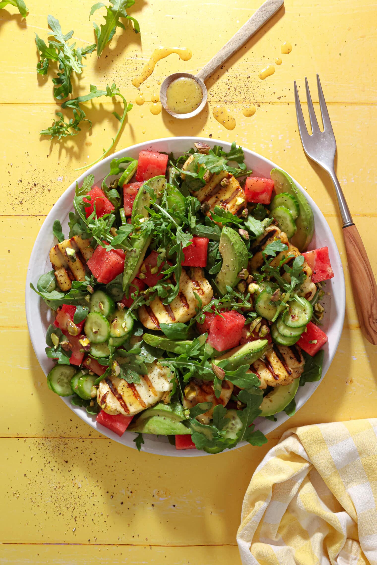 Grillet halloumi salat med vandmelon og avocado – Nem sommerfavorit
