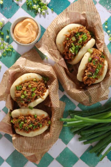 Bao med pulled chicken og bbq - Nem opskrift på bao med krydret kylling