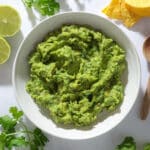 Grov guacamole – Nem opskrift med avocado og lime