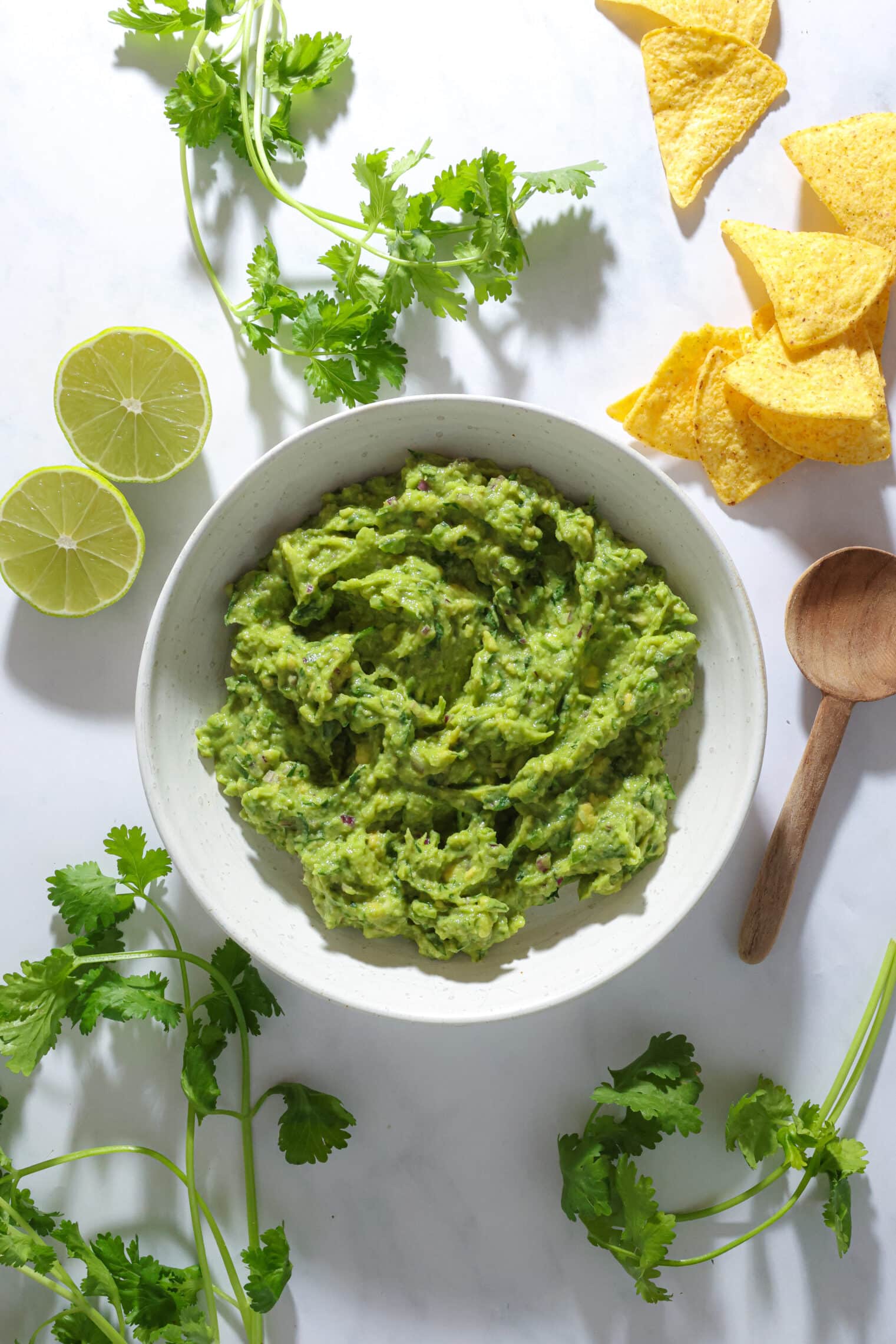 Grov guacamole – Nem opskrift med avocado og lime
