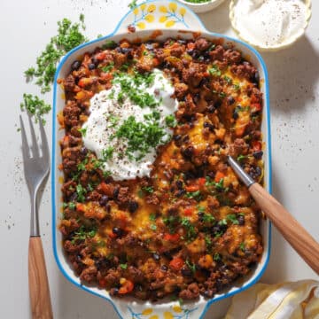 Mexicansk kartoffelfad med oksekød og grøntsager