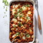 Italiensk kartoffelfad med salsiccia og oksekød
