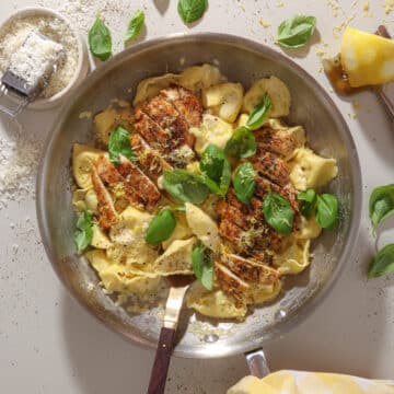 Tortellini med cremet citronsauce og stegt kylling