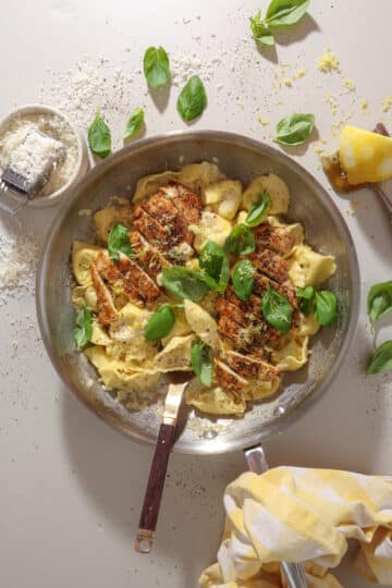 Tortellini med cremet citronsauce og stegt kylling