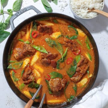 Panang karry med braiseret nakkefilet - Thai simregryde