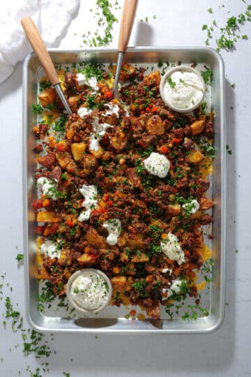 Mexicansk kartoffelfad med sprøde kartofler og oksekød