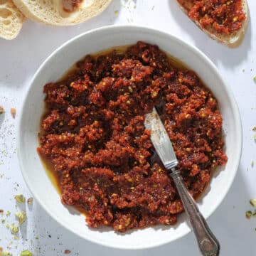 Umami - Opskrift på rød tapenade med soltørrede tomater og abrikos