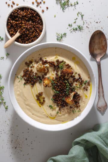 Bagt blomkålssuppe med sprøde linser  - Suppe med bagt blomkål