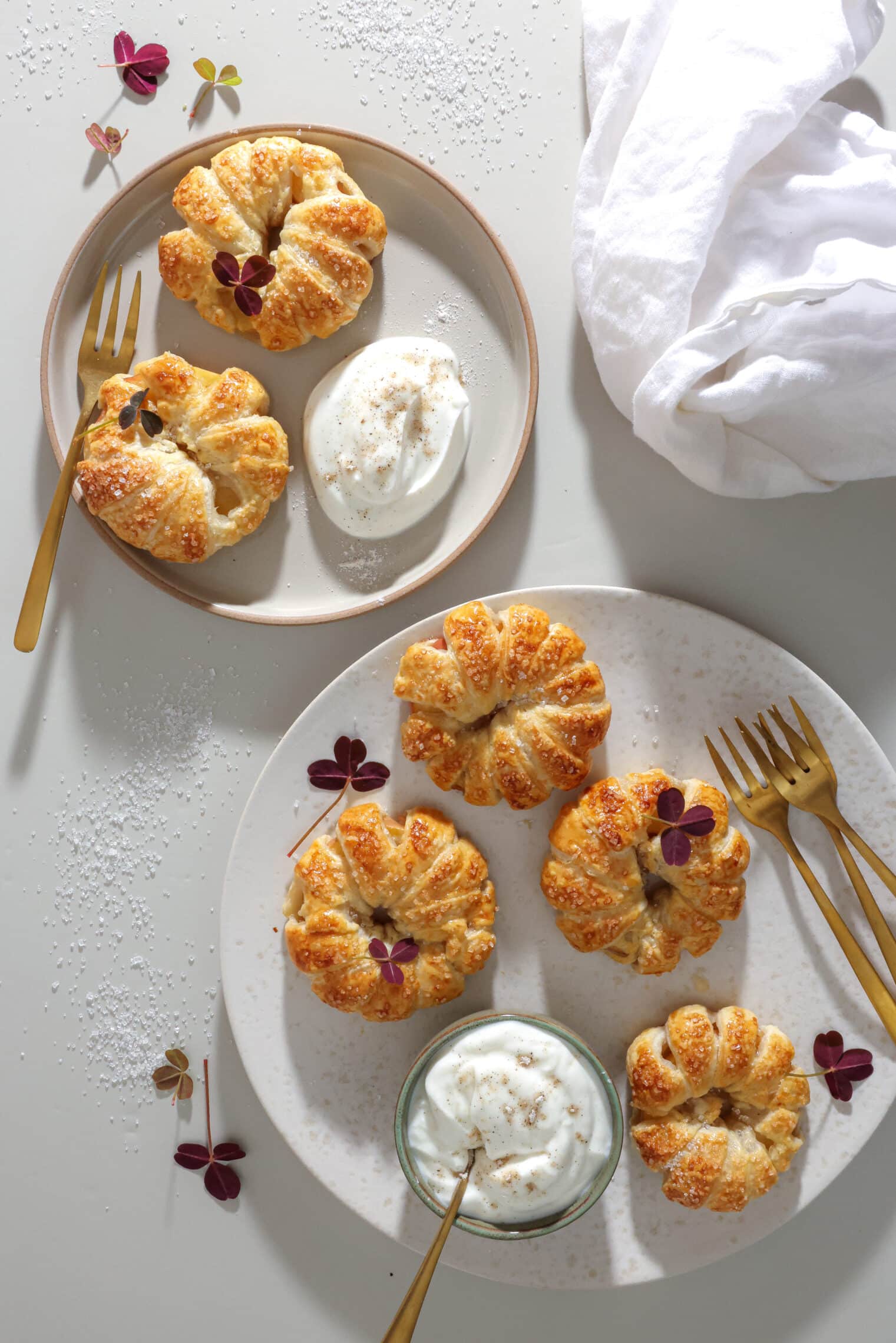 Æbledonuts – nemme æbleringe med butterdej