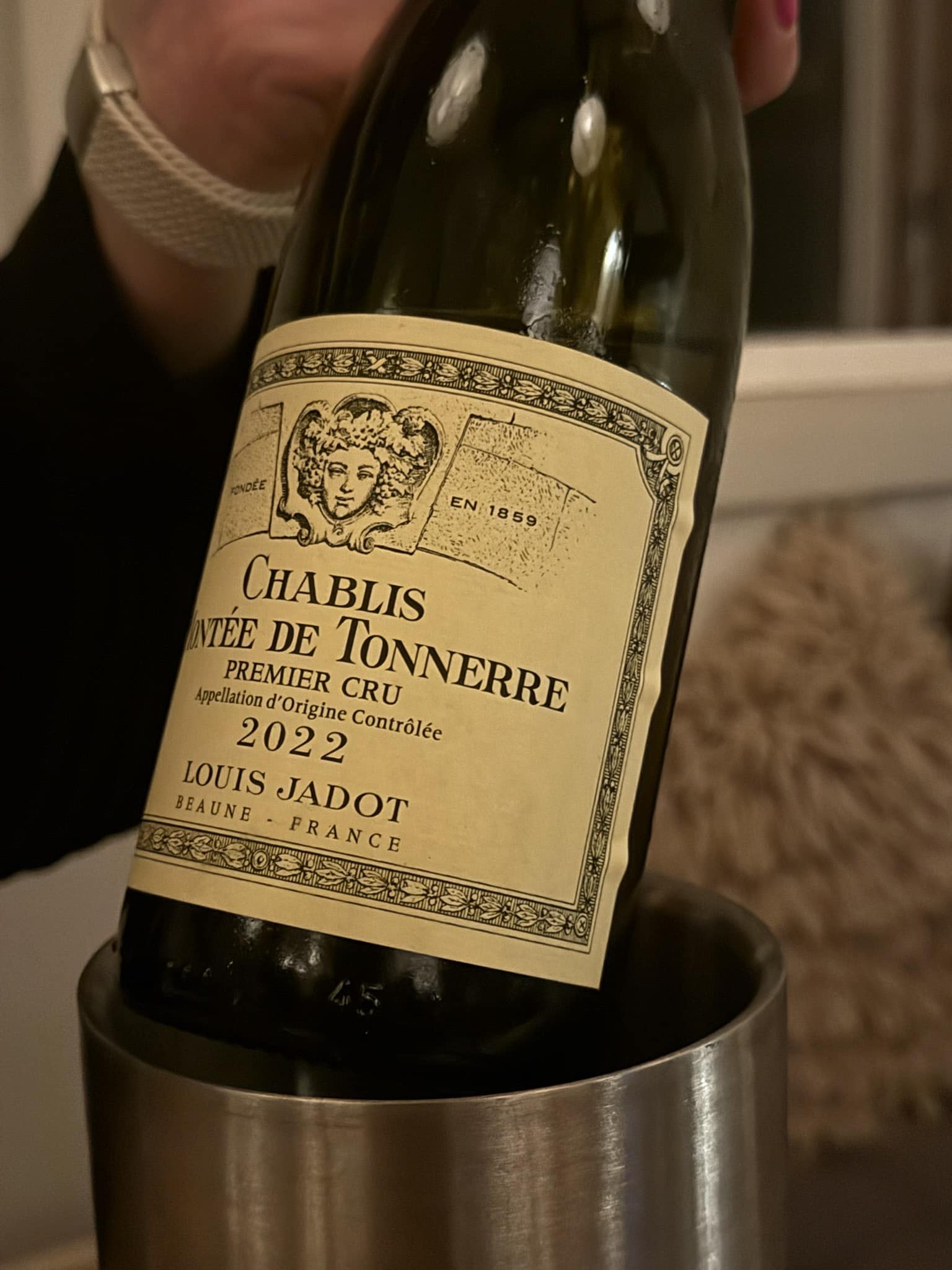 Flaske Chablis Montée de Tonnerre Premier Cru 2022 fra Louis Jadot i vinkøler