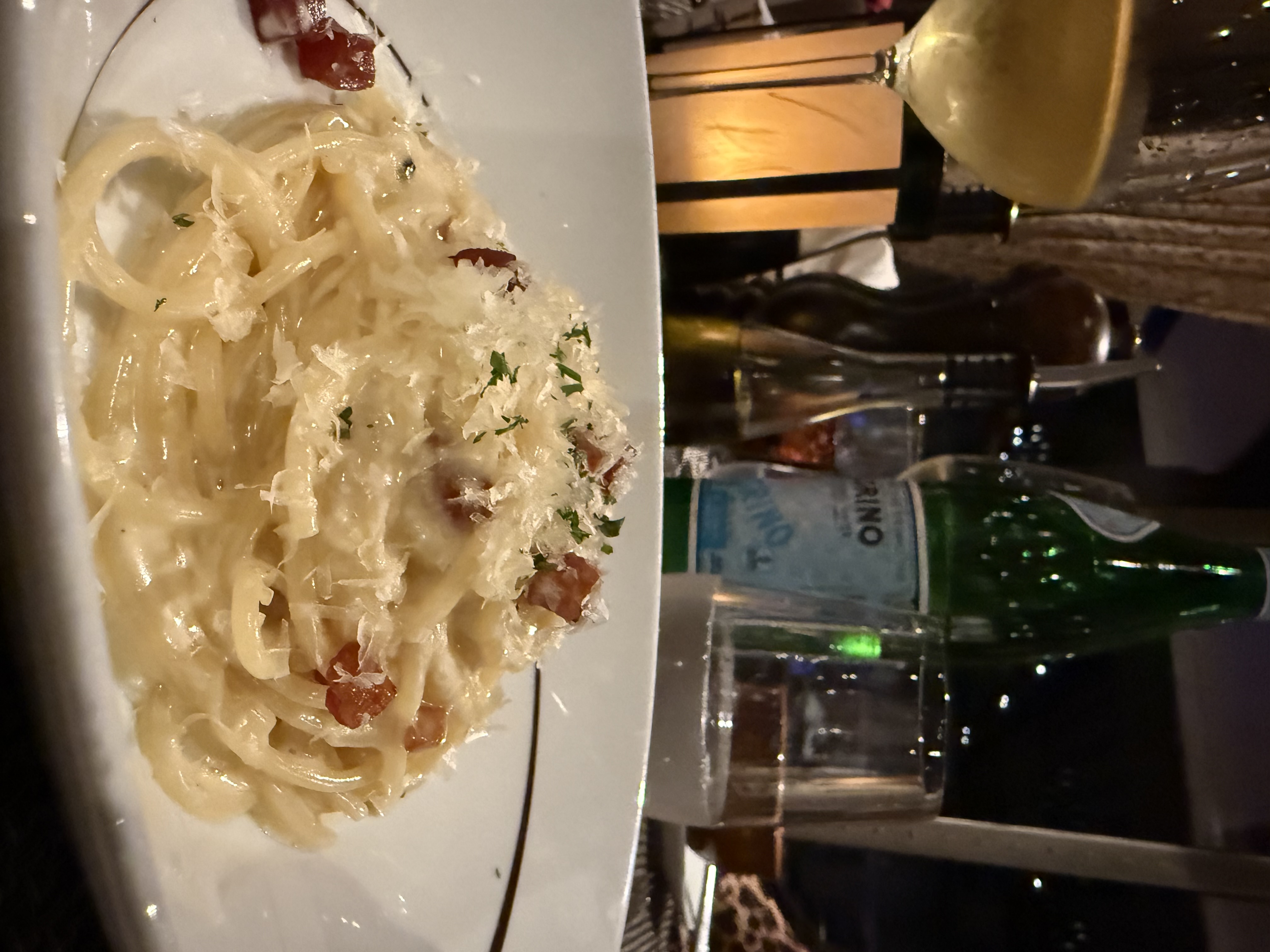 Spaghetti carbonara på italienska La Cucina