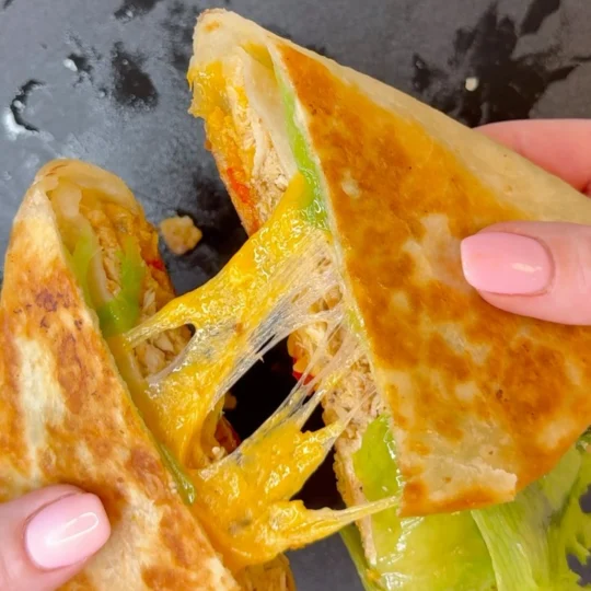 Sprød tortilla med pulled chicken