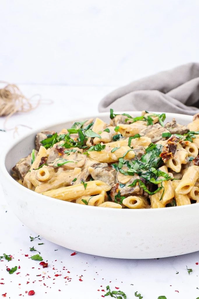 Pasta med oksemørbrad - Opskrift med svampe og mascarpone