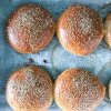 Brioche burgerboller - Opskrift på bløde brioche burgerboller