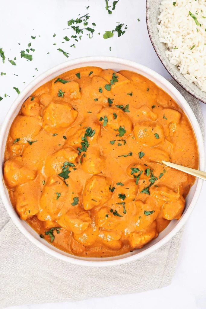 Butter chicken - Opskrift på blød og cremet butter chicken