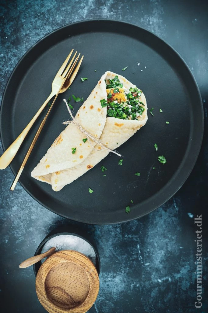 Opskrift på lækre arabiske fladbrød med couscous frikadeller og syrlig tabouleh