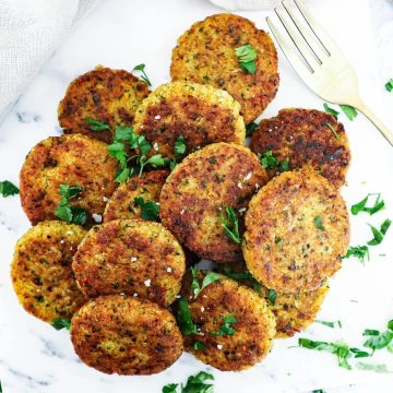 Kikærte frikadeller - Opskrift med couscous og grøntsager