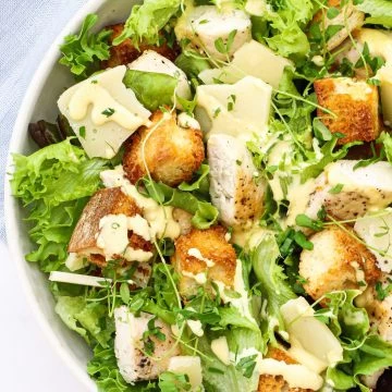 Cæsarsalat - Opskrift på klassisk ceasar salat med kylling