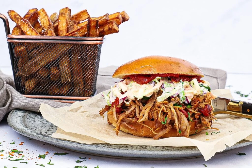 Pulled pork burger - Opskrift på pulled pork og coleslaw