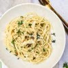 Pasta med hvidvin, hvidløg og citron - Opskrift på nem pasta