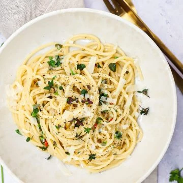 Pasta med hvidvin, hvidløg og citron - Opskrift på nem pasta