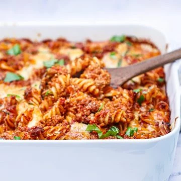 Bagt pasta bolognese - Opskrift på pasta og kødsauce i fad