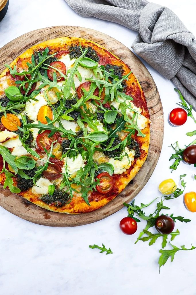 Pizza margherita - Opskrift på pizza margherita deluxe