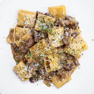Pasta med oksemørbrad - Opskrift med svampe, cognac og fløde