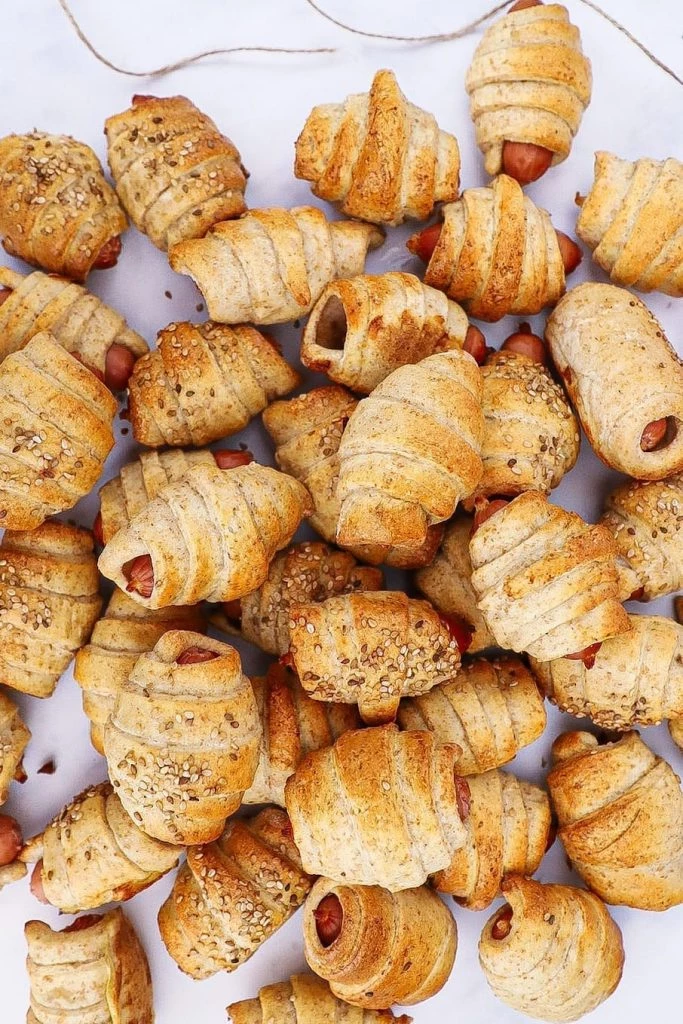 Grove mini pølsehorn - Opskrift på små grove pølsehorn