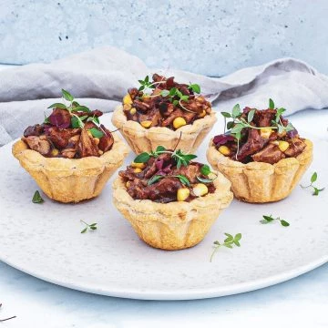 Tarteletter med rester - Opskrift med grydekylling og skysauce