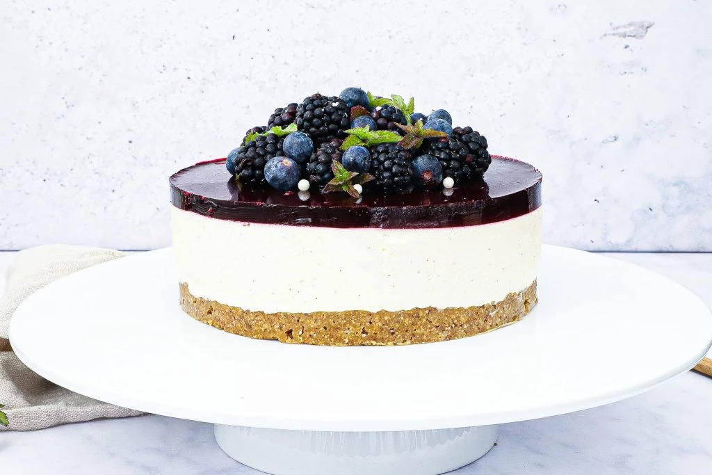 Cheesecake med brombær - Opskrift på nem og skøn cheesecake