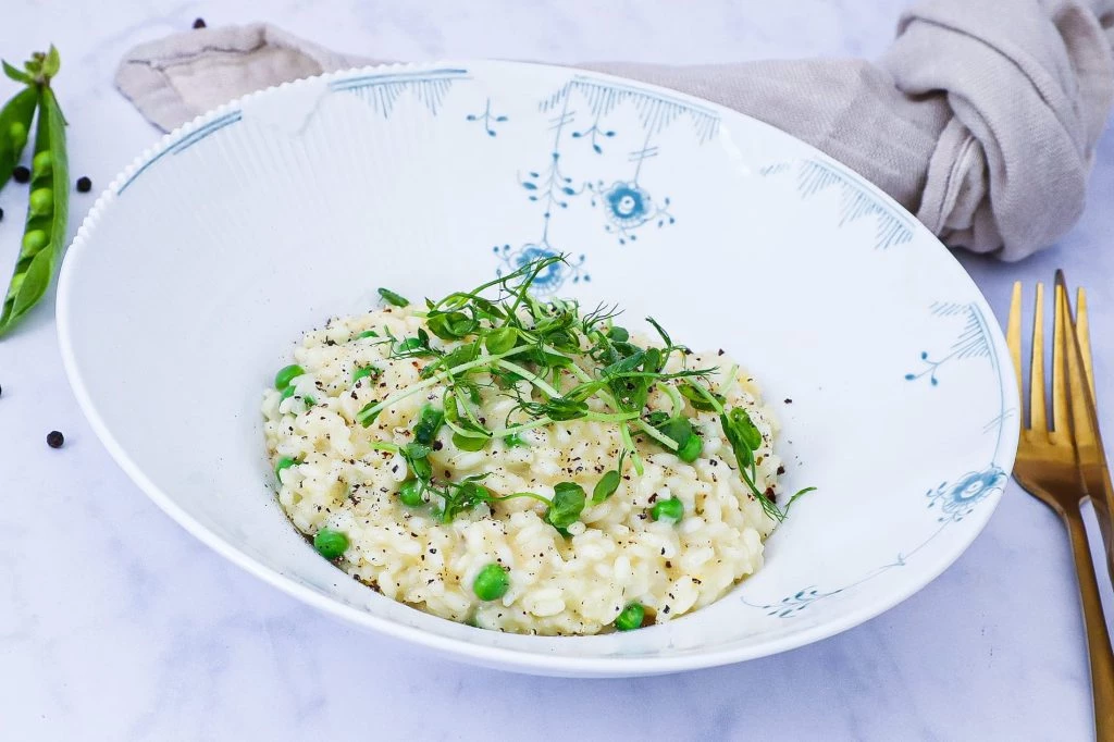 Citronrisotto med ærter - Opskrift på cremet risotto med citron