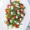 Tomatsalat - Opskrift på tomatsalat med pesto og feta