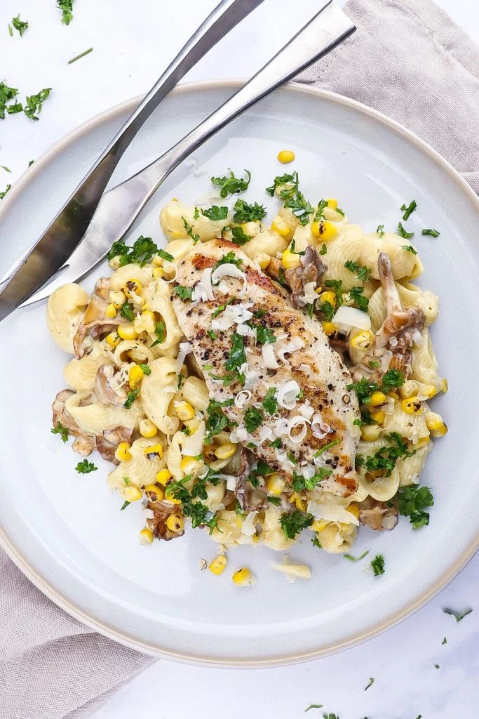 Pasta med kylling og kantareller - Pasta i cremet flødesauce