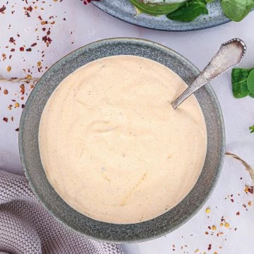 Chilidressing - Opskrift på mild og cremet chilidressing