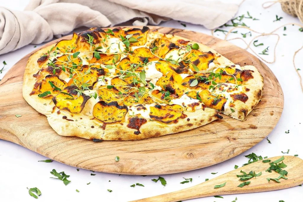 Sød kartoffel pizza - Opskrift på skøn pizza bianco topping