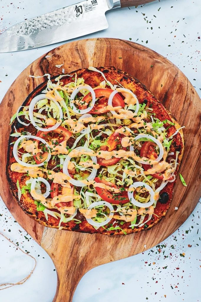 Burger pizza - Opskrift på pizza med burger topping