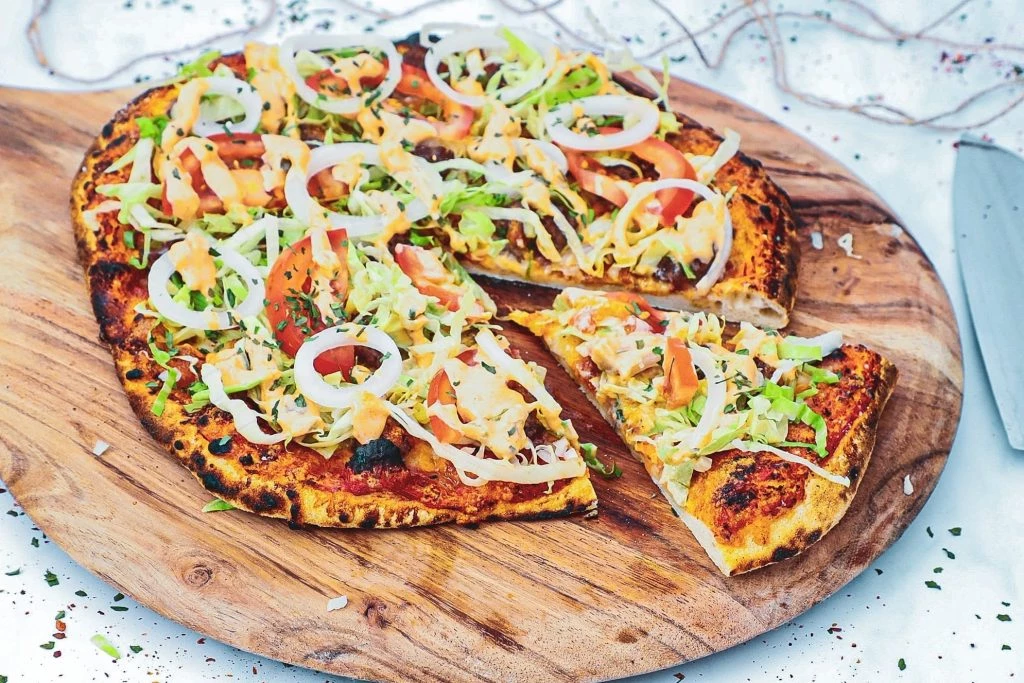 Burger pizza - Opskrift på pizza med burger topping