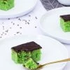 Giftkage - Opskrift på grøn mazarinkage med chokoladeglasur