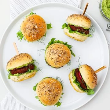 Vegetar sliders - Opskrift på sliders med vegetarbøf og ærtehummus
