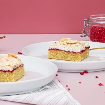 Bedstefars skæg kage - Opskrift med marcipan, citron og hindbær