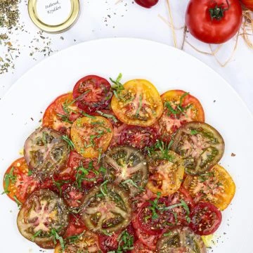 Tomat carpaccio - Tomatsalat med italiensk krydderi