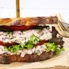 Sandwich med skinkesalat - Opskrift på skinkesalat sandwich