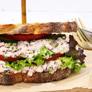 Sandwich med skinkesalat - Opskrift på skinkesalat sandwich