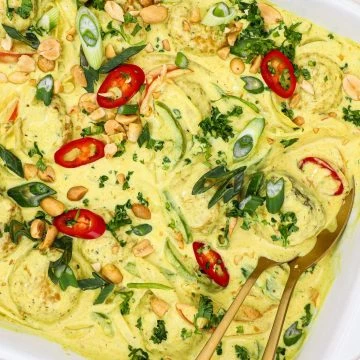 Thai karry med kødboller - Opskrift med kokosmælk og grøntsager