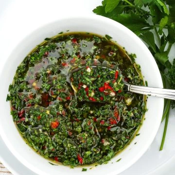 Chimichurri - Opskrift på skøn krydderurtesauce chimichurri