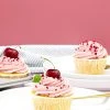 Mandelmuffins med kirsebær frosting - Opskrift på muffins