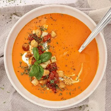 Tomatsuppe med bagte tomater - Opskrift på bagt tomatsuppe