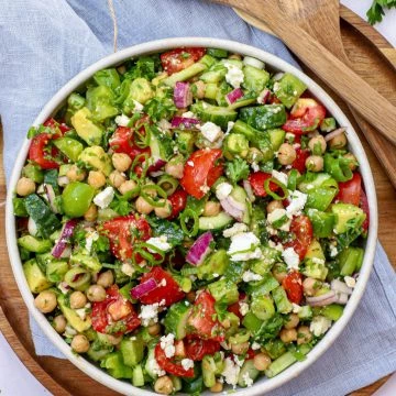 Kikærtesalat - Opskrift på sprød kikærtesalat med krydret marinade