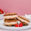 Cookie is-sandwich - Is-sandwich med jordbæris og cookies